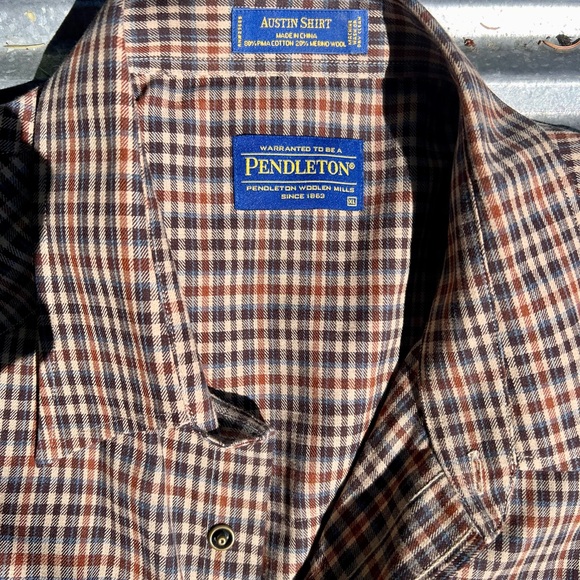 Pendleton western style men’s shirt with snap closet size XL. Brown, blue & tan. - Picture 3 of 3
